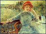 una giovane donna sorridente su una terrazza all'aperto
